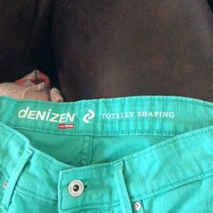 Levi’s teal capris